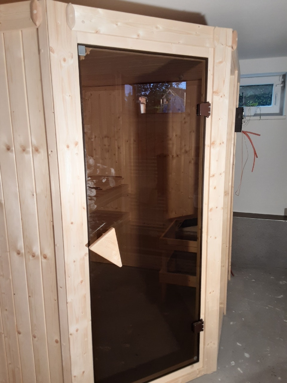 Von einem Kunden aufgenommenes Foto von Karibu Sauna Fiona 2 mit Eckeinstieg 68 mm inkl. 9-teiligem gratis Zubehörpaket