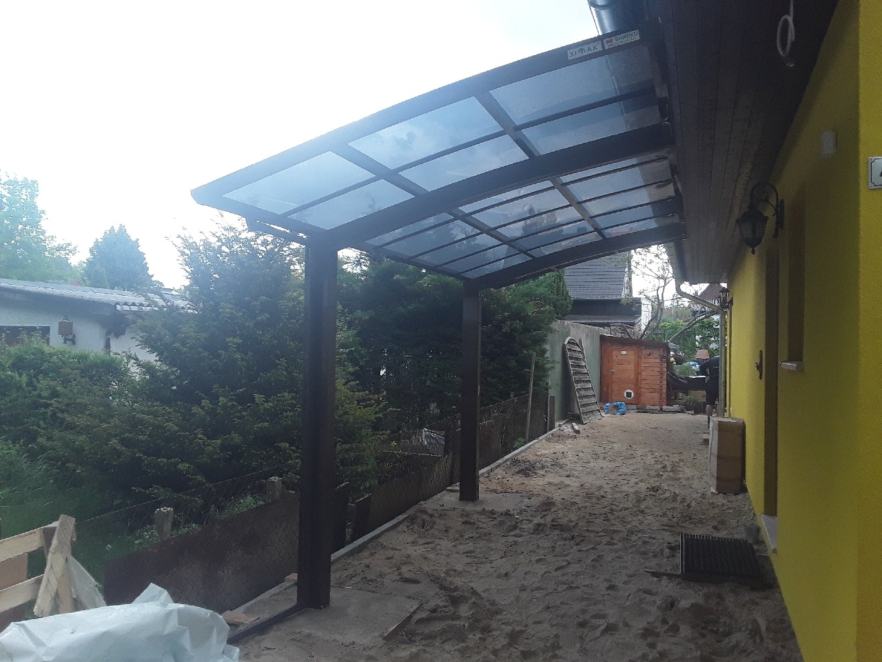 Von einem Kunden aufgenommenes Foto von Ximax Carport Linea Typ 60 495 x 272 cm Von einem Kunden aufgenommenes Foto von Ximax Carport Linea Typ 60 495 x 272 cm