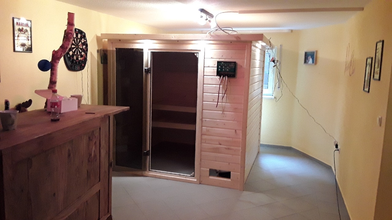 Von einem Kunden aufgenommenes Foto von Karibu Woodfeeling Sauna Jutta - 38 mm Massivholz Aktionssauna inkl. 9-teiligem gratis Zubehörpaket Von einem Kunden aufgenommenes Foto von Karibu Woodfeeling Sauna Jutta - 38 mm Massivholz Aktionssauna inkl. 9-teiligem gratis Zubehörpaket