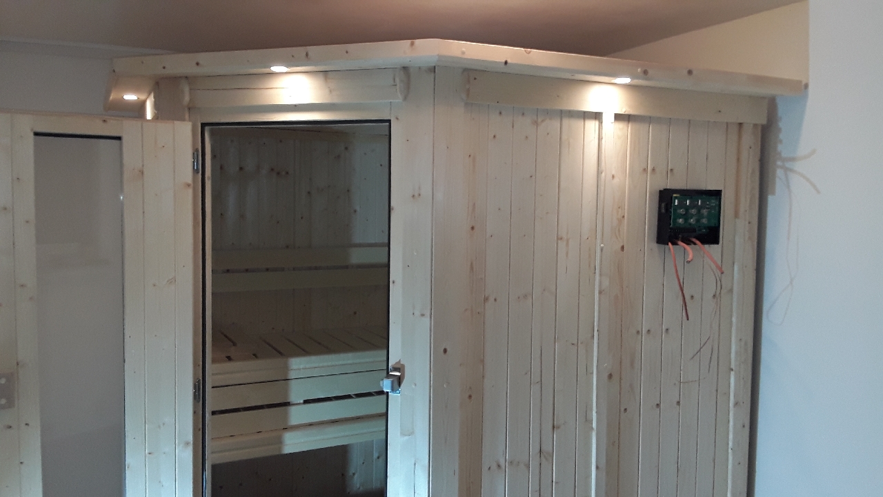 Von einem Kunden aufgenommenes Foto von Karibu Sauna Siirin mit Eckeinstieg 68 mm inkl. 9-teiligem gratis Zubehörpaket Von einem Kunden aufgenommenes Foto von Karibu Sauna Siirin mit Eckeinstieg 68 mm inkl. 9-teiligem gratis Zubehörpaket