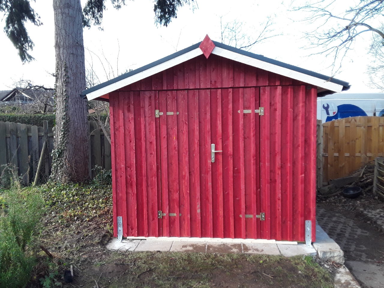 Von einem Kunden aufgenommenes Foto von Weka Schwedenhaus - 32 mm (aufgedoppelt) Gartenhaus sägerau Von einem Kunden aufgenommenes Foto von Weka Schwedenhaus - 32 mm (aufgedoppelt) Gartenhaus sägerau
