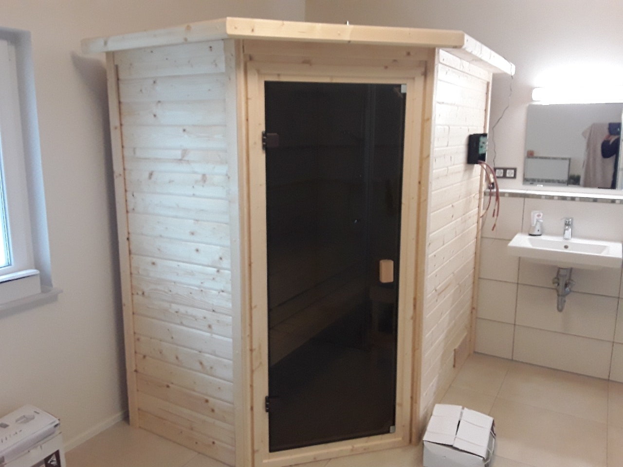 Von einem Kunden aufgenommenes Foto von Karibu Woodfeeling Sauna Svea - 38 mm Massivholz Aktionssauna inkl. 9-teiligem gratis Zubehörpaket Von einem Kunden aufgenommenes Foto von Karibu Woodfeeling Sauna Svea - 38 mm Massivholz Aktionssauna inkl. 9-teiligem gratis Zubehörpaket