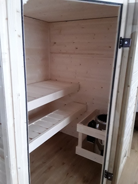Von einem Kunden aufgenommenes Foto von Karibu Woodfeeling Sauna Antonia - 38 mm Massivholz Aktionssauna inkl. 9-teiligem gratis Zubehörpaket