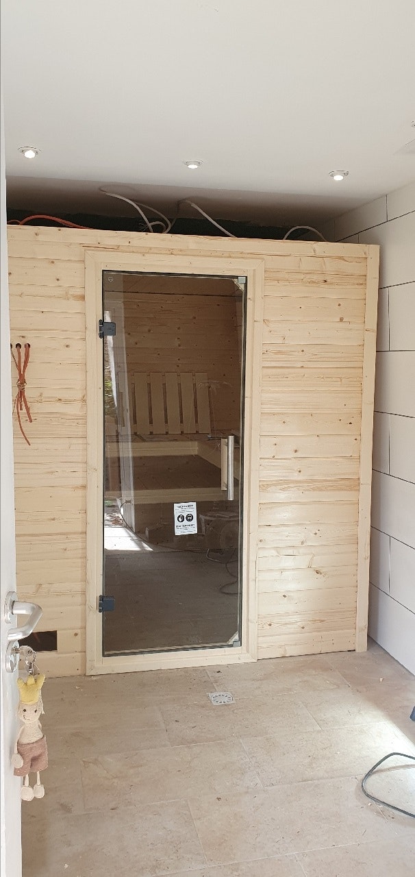 Von einem Kunden aufgenommenes Foto von Karibu Sauna Mojave - Massivholzsauna mit Fronteinstieg 40 mm inkl. 9-teiligem gratis Zubehörpaket Von einem Kunden aufgenommenes Foto von Karibu Sauna Mojave - Massivholzsauna mit Fronteinstieg 40 mm inkl. 9-teiligem gratis Zubehörpaket