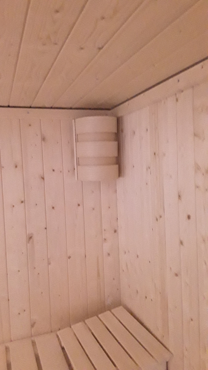 Von einem Kunden aufgenommenes Foto von Wolff Finnhaus de luxe Sauna Daphne mit Fronteinstieg 68 mm