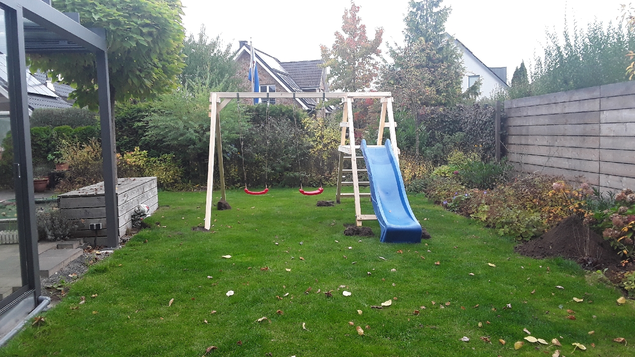 Von einem Kunden aufgenommenes Foto von Akubi Kinderspielgerät Doppelschaukel Felix mit Klettergerüst und Rutsche inkl. gratis Zubehörset