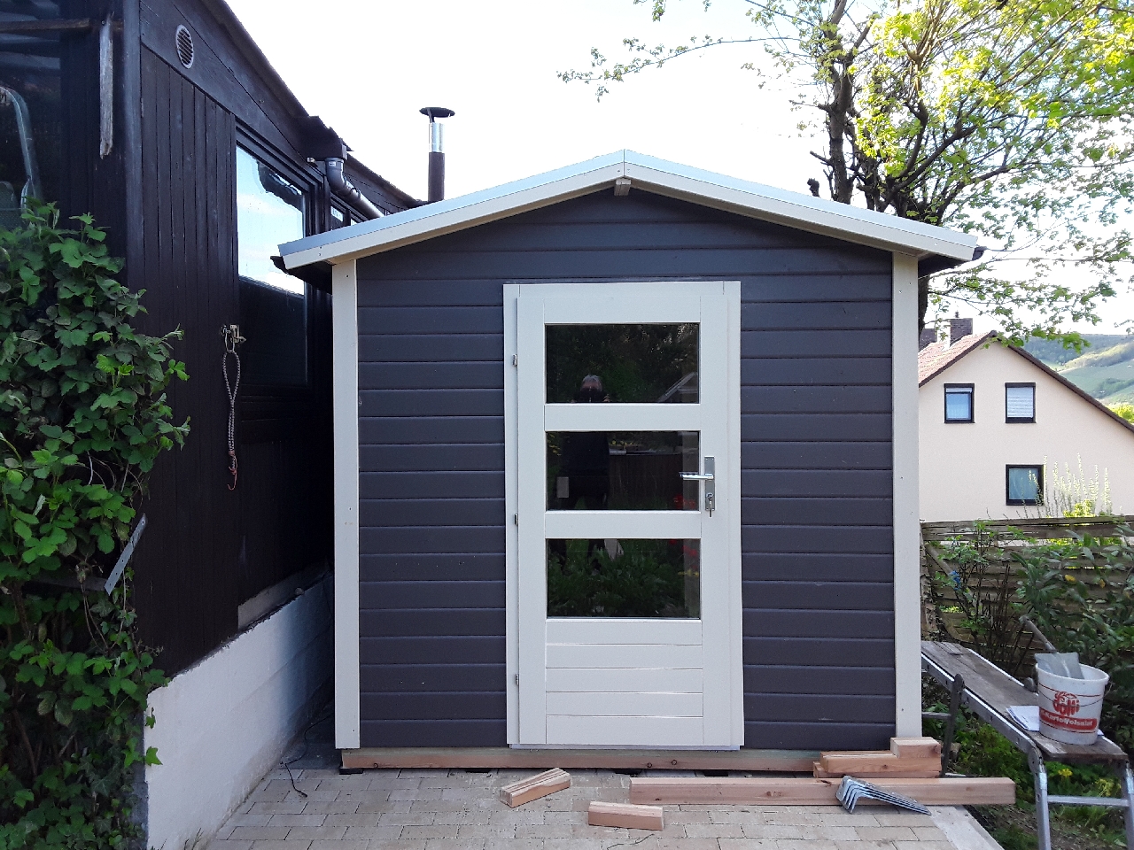 Von einem Kunden aufgenommenes Foto von Karibu Bosse 1 - 38 mm Gartensauna mit Vorraum und Satteldach inkl. 9-teiligem gratis Zubehörpaket Von einem Kunden aufgenommenes Foto von Karibu Bosse 1 - 38 mm Gartensauna mit Vorraum und Satteldach inkl. 9-teiligem gratis Zubehörpaket