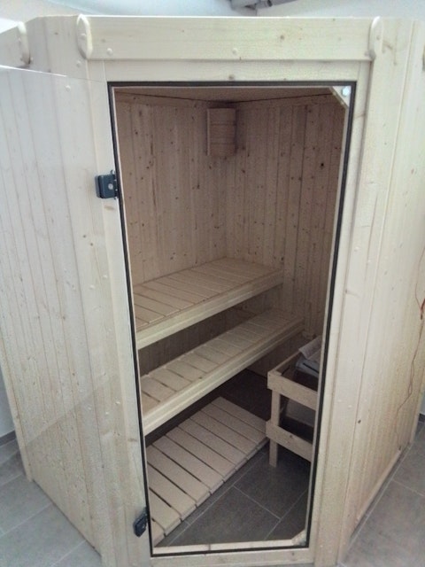 Von einem Kunden aufgenommenes Foto von Karibu Sauna Tonja - 68 mm Systemsauna - 230 Volt Plug & Play inkl. 9-teiligem gratis Zubehörpaket