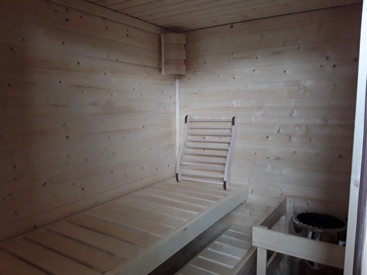 Von einem Kunden aufgenommenes Foto von Karibu Sauna Cilja - 38 mm Massivholzsauna - 230 Volt Plug & Play inkl. 9-teiligem gratis Zubehörpaket Von einem Kunden aufgenommenes Foto von Karibu Sauna Cilja - 38 mm Massivholzsauna - 230 Volt Plug & Play inkl. 9-teiligem gratis Zubehörpaket