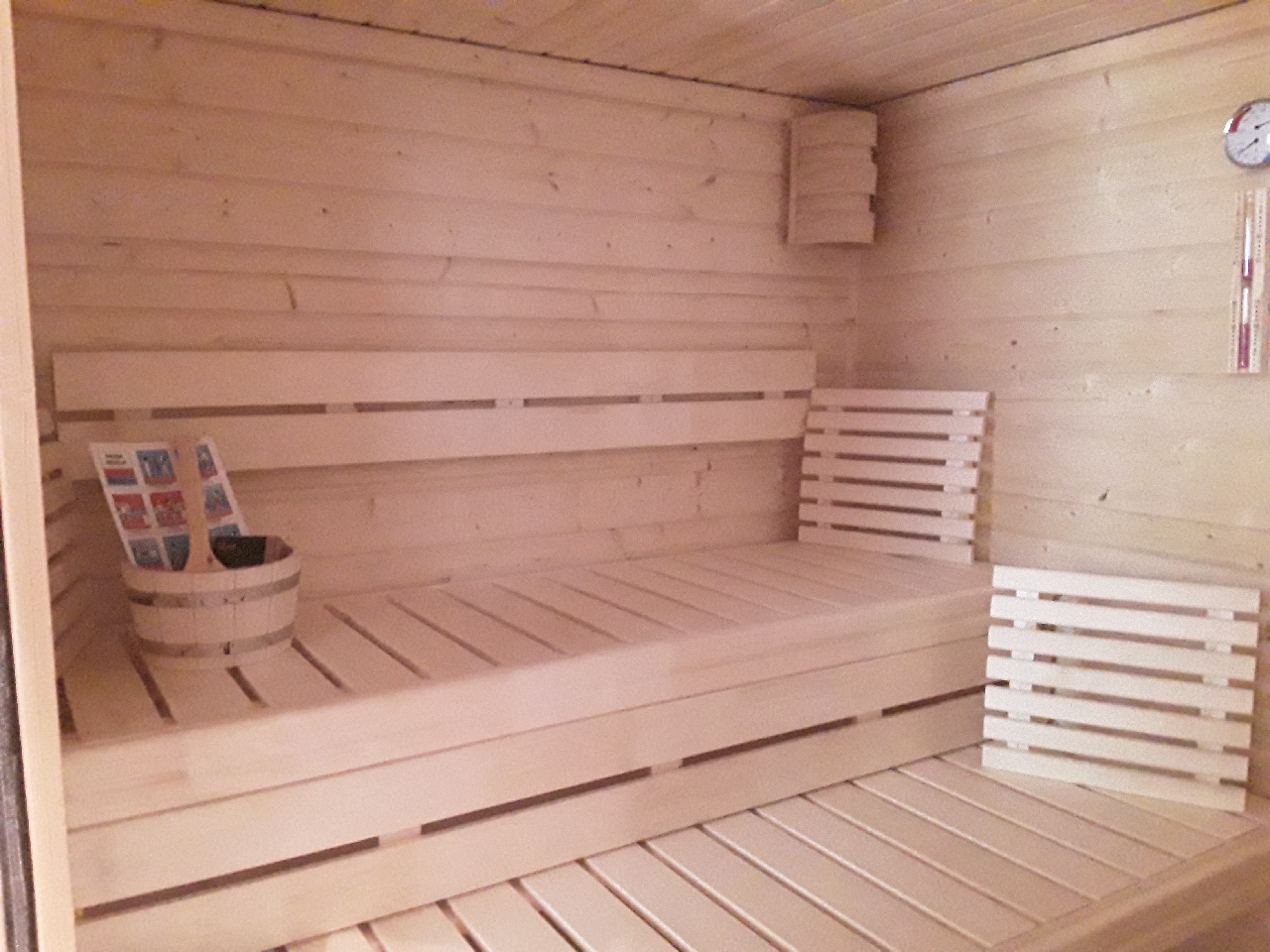 Von einem Kunden aufgenommenes Foto von Karibu Sauna Cortona - 38 mm Premiumsauna - Eckeinstieg inkl. 9-teiligem gratis Zubehörpaket Von einem Kunden aufgenommenes Foto von Karibu Sauna Cortona - 38 mm Premiumsauna - Eckeinstieg inkl. 9-teiligem gratis Zubehörpaket