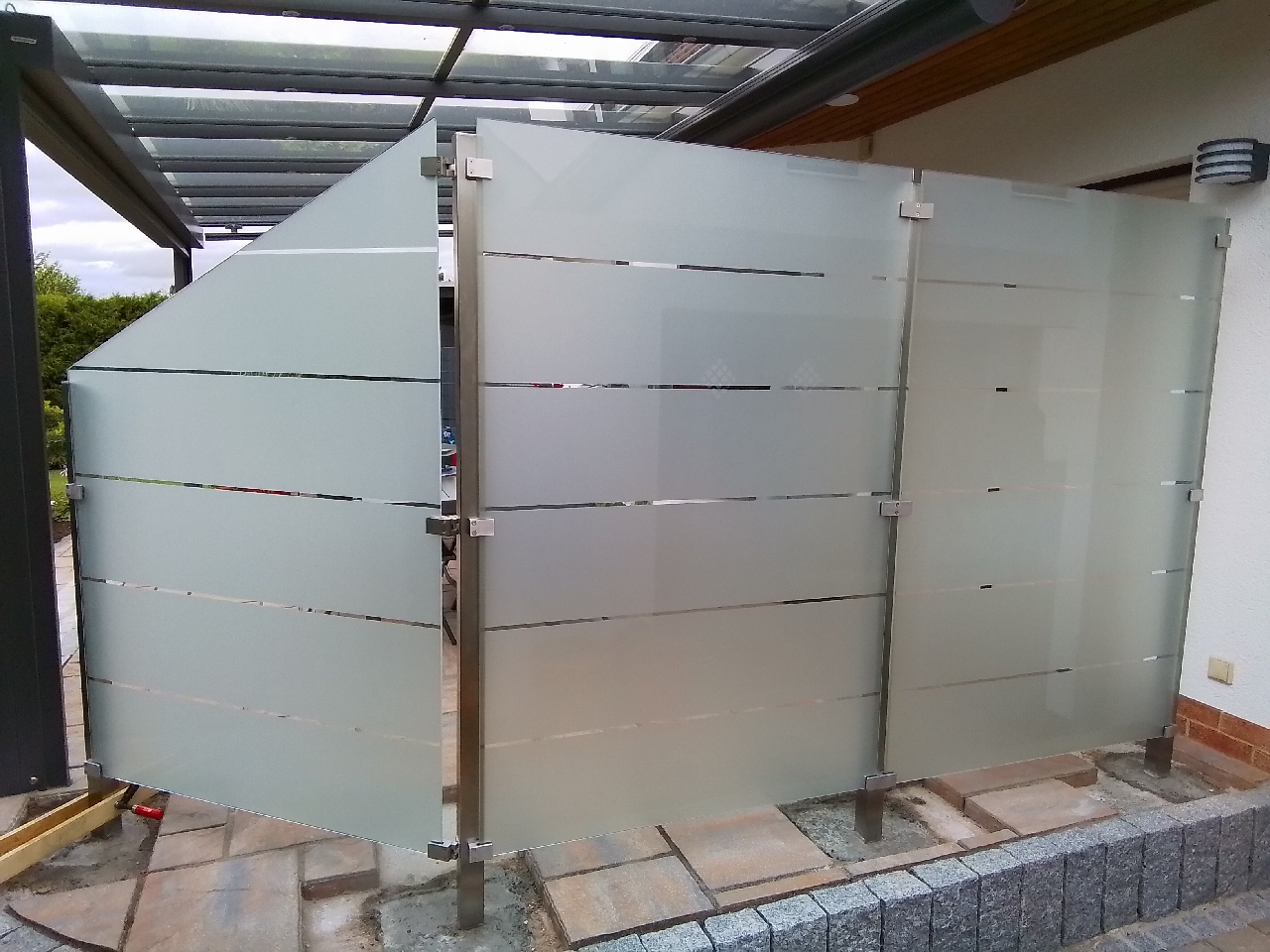 Von einem Kunden aufgenommenes Foto von T&J VETRO SATINATO Glas-Sichtschutz Typ Schräg 120/180 Von einem Kunden aufgenommenes Foto von T&J VETRO SATINATO Glas-Sichtschutz Typ Schräg 120/180