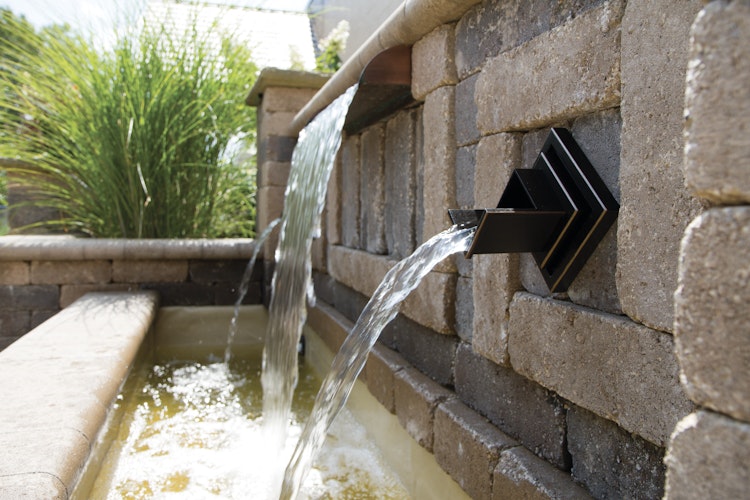 Oase Wasserspeier Wand Rhombus Bronze