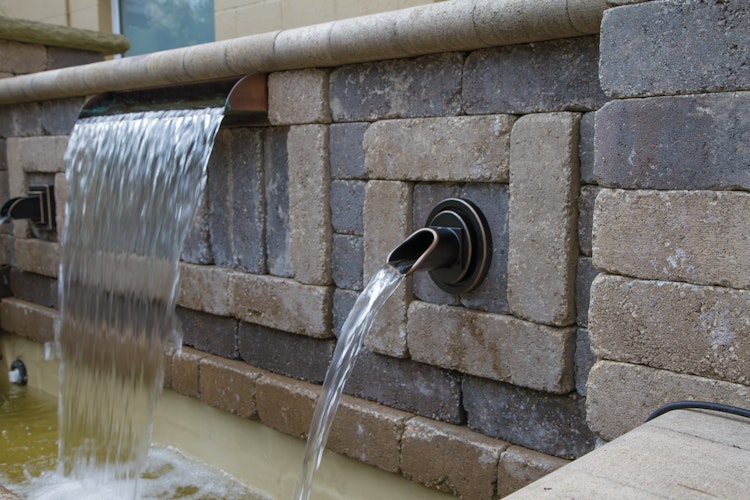 Oase Wasserspeier Wand Rund Bronze