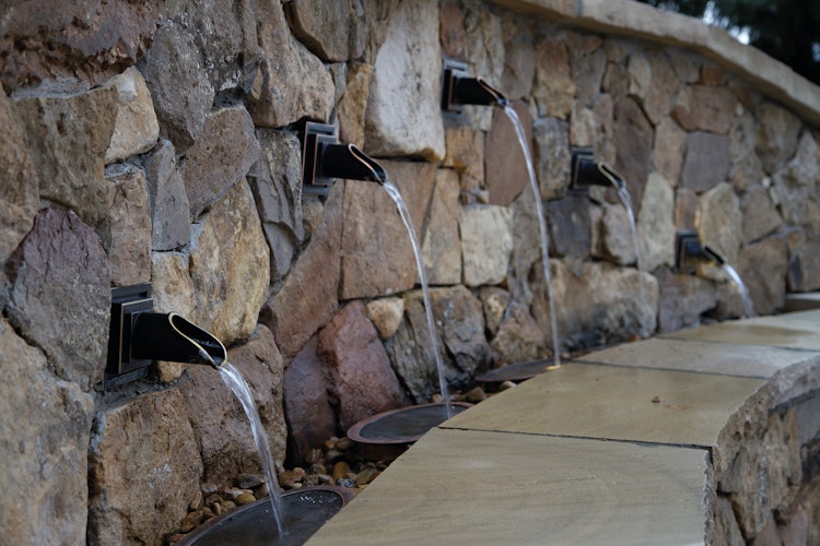 Oase Wasserspeier Wand Rund Bronze