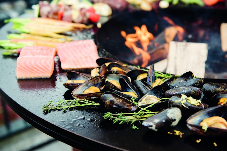 OFYR Plancha Grill Island Black 85 Teakholz