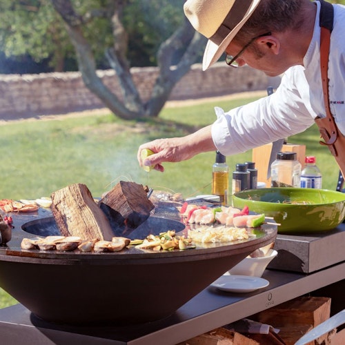 OFYR Plancha Grill Island Black 85 Teakholz