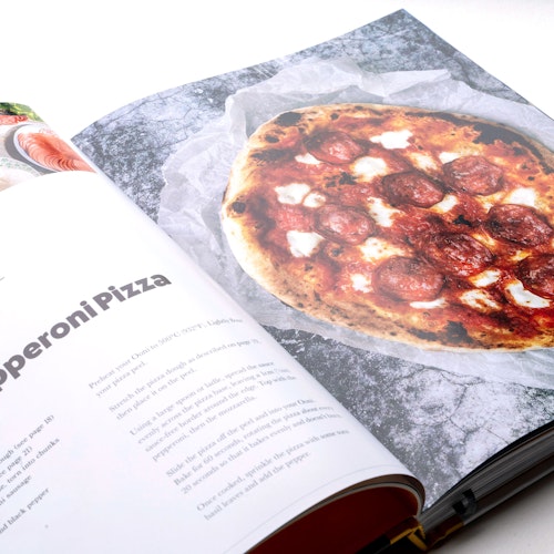 Ooni Pizza-Kochbuch „Cooking with Fire“