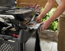 Weber Q2200N Gasgrill mit Rollwagen - Black