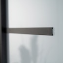 Flexo aufklebbarer Alusteg für Lofttüren schwarz 1000 x 20 x 3 mm paarweise, inkl. Klebeband