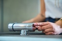 Wasserhahn Vorfenster Küchenarmatur, Umklappbar 6 CM, mit 360° schwenkbarem L- Auslauf, Verchromt / Taubengrau