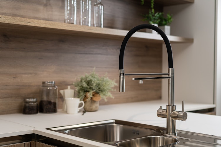 5 Wege Wasserhahn Küchenarmatur, Edelstahl Massiv mit 360° schwenkbarem Auslauf, abnehmbare 2 strahl Handbrause, Gebürstet / Orange