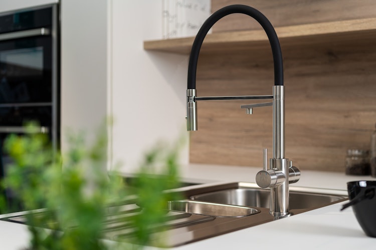 5 Wege Wasserhahn Küchenarmatur, Edelstahl Massiv mit 360° schwenkbarem Auslauf, abnehmbare 2 strahl Handbrause, Gebürstet / Orange