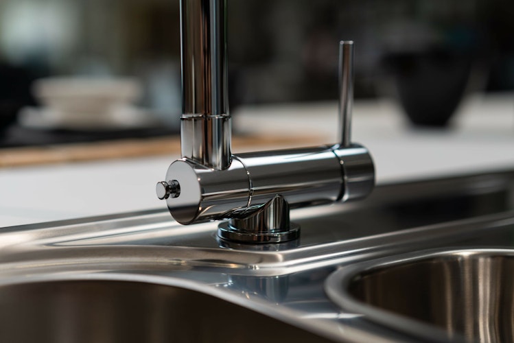 Wasserhahn Vorfenster Küchenarmatur, Umklappbar 4,5 CM, mit 360° schwenkbarem Auslauf, abnehmbare 2 strahl Handbrause, Verchromt / Blau
