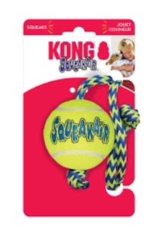 KONG SqueakAir Balls mit Seil Medium