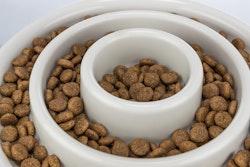 TRIXIE Slow Feeding aus Kunststoff 0,45 Liter Hundenapf
